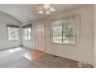 Photo #5: 951168 Listing