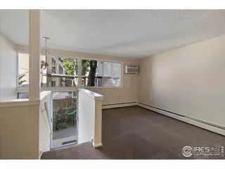 Photo #4: 951367 Listing