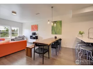 Photo #5: 951589 Listing