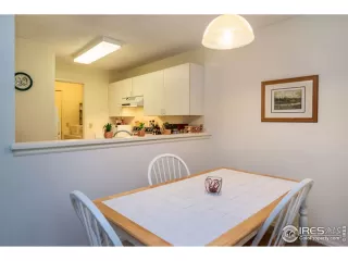 Photo #5: 951606 Listing