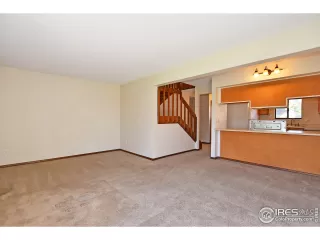 Photo #5: 951800 Listing