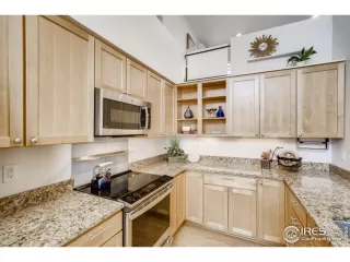 Photo #5: 951911 Listing 