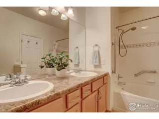 Photo #6: 952341 Listing