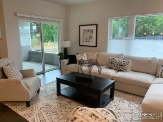 Photo #4: 952400 Listing