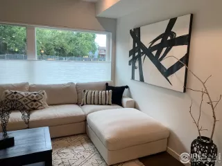 Photo #5: 952400 Listing