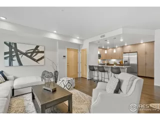 Photo #6: 952400 Listing