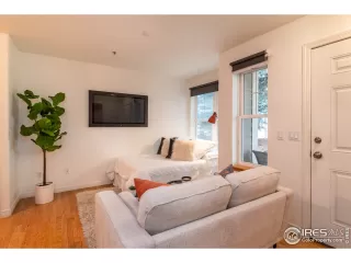 Photo #2: 952669 Listing