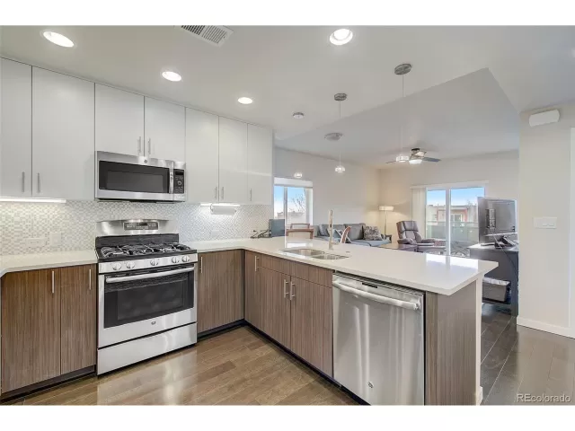 MLS: 9533948 Condo For Sale