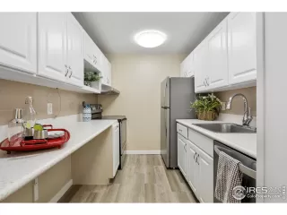 Photo #5: 953967 Listing