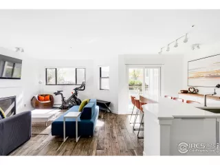 Photo #5: 954000 Listing 