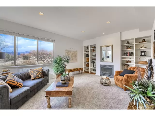 MLS: 9548425 Condo For Sale