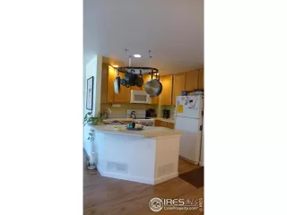 Photo #5: 955359 Listing