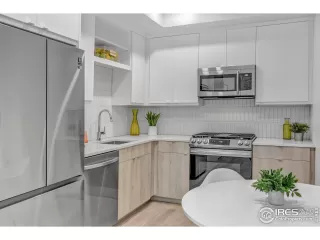 Photo #5: 955792 Listing