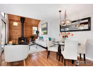 Photo #3: 955800 Listing