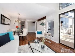 Photo #4: 955800 Listing