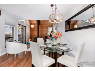 Photo #5: 955800 Listing