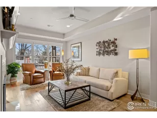 Photo #4: 955922 Listing