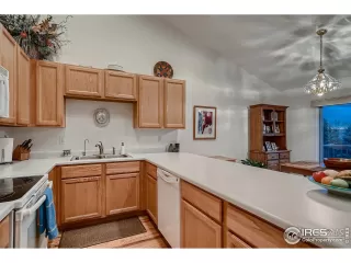 Photo #5: 955979 Listing