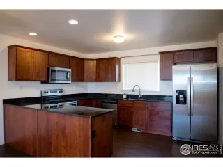 Photo #3: 956200 Listing