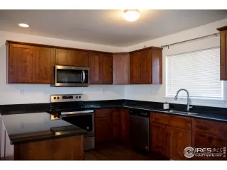 Photo #4: 956200 Listing