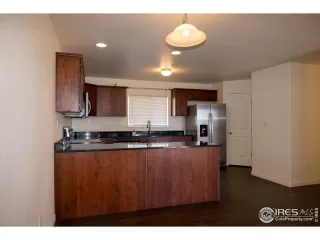 Photo #5: 956200 Listing