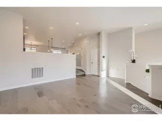 Photo #3: 956847 Listing