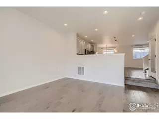 Photo #6: 956847 Listing