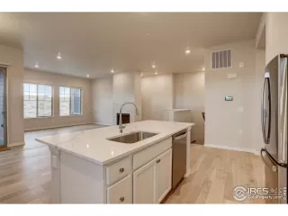 Photo #5: 957686 Listing