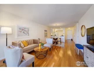 Photo #5: 958029 Listing 