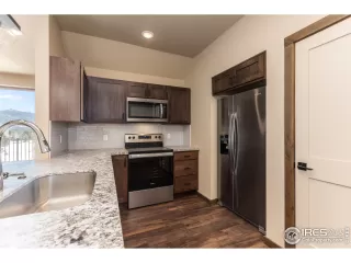 Photo #5: 958050 Listing