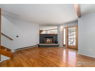 Photo #6: 958200 Listing