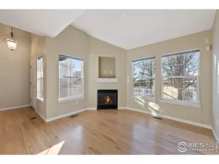 Photo #6: 958999 Listing