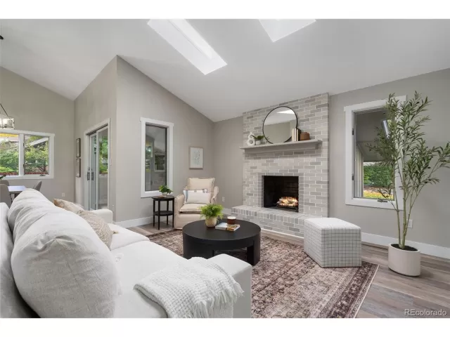 MLS: 9595276 Condo For Sale