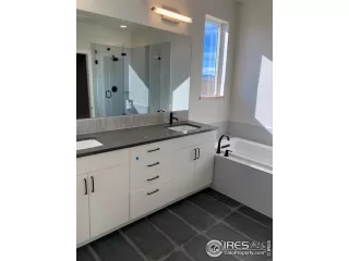 Photo #5: 959600 Listing 