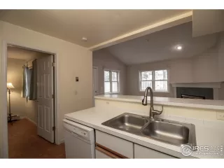 Photo #5: 959607 Listing