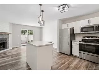 Photo #5: 9598014 Listing