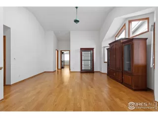 Photo #5: 960117 Listing