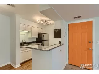 Photo #6: 960425 Listing