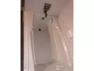 Photo #6: 960726 Listing