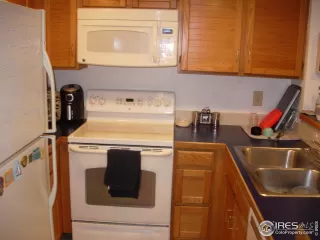 Photo #3: 960827 Listing