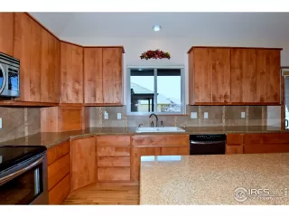 Photo #5: 960898 Listing