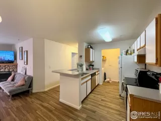 Photo #5: 961064 Listing