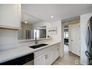 Photo #5: 961715 Listing