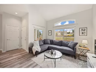 Photo #5: 962002 Listing