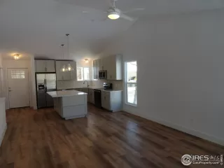 Photo #4: 962025 Listing