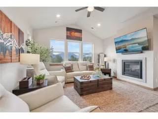 Photo #4: 9622777 Listing