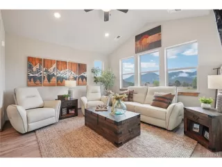 Photo #5: 9622777 Listing