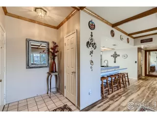 Photo #5: 962500 Listing