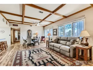 Photo #6: 962500 Listing