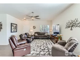 Photo #4: 962738 Listing